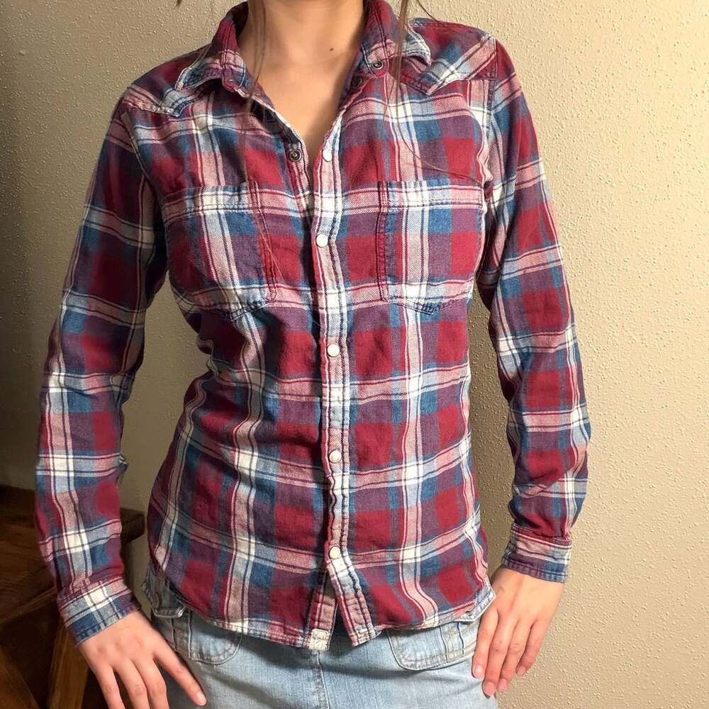 American Eagle Outfitters Plaid Button Down Shirt Red Blue